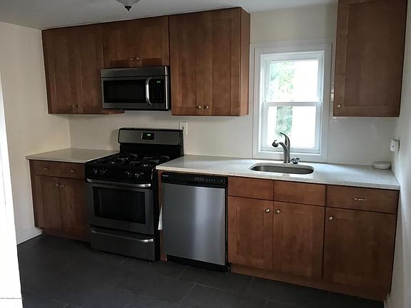 2nd image of 920 Bowling Green Dr