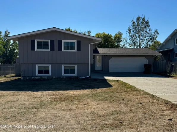 605 Park Ave E, Watford City, ND 58854