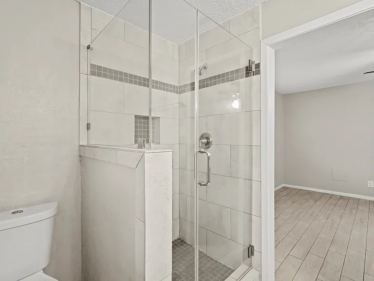 105 Navajo St — Photo 9