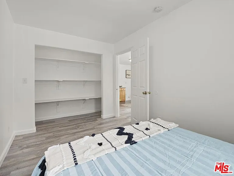 482 S Sherbourne Dr — Photo 26