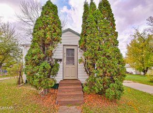 513 5th Ave NE, East Grand Forks, MN 56721