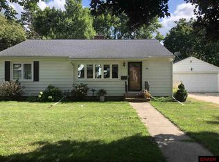 226 1st St SE, Madelia, MN 56062