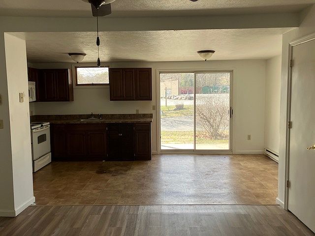 2nd image of 105 Clubhouse Dr #I