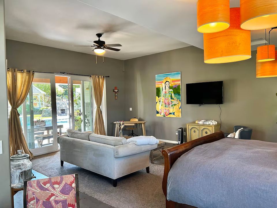 1st image of 1841 Grant Ave #2