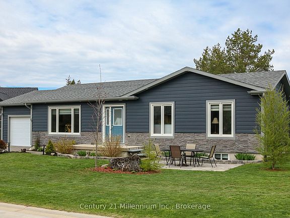3rd image of 85 Gordon Cres