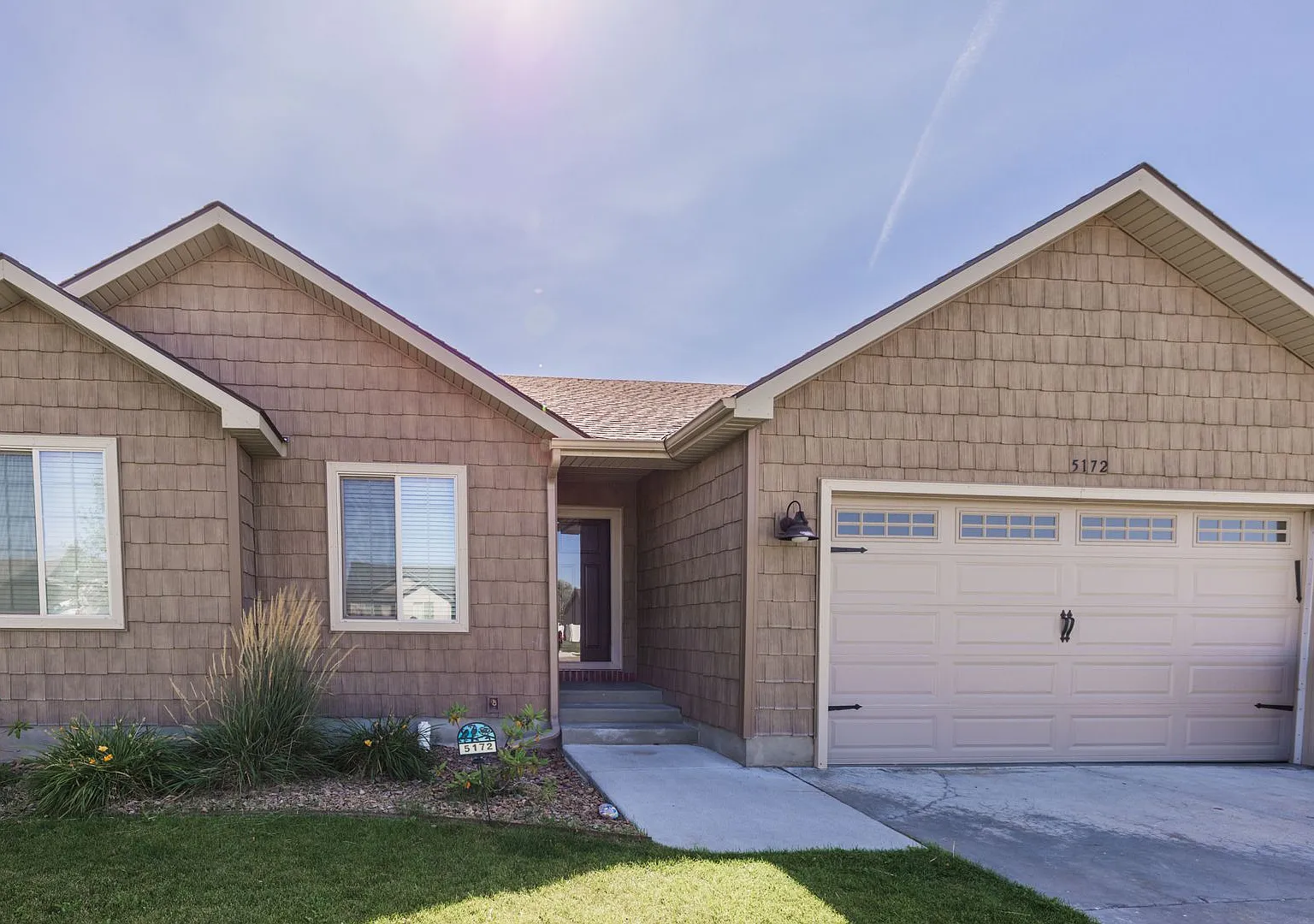 Rent Special! $500 Off The First Month's Rent If Signed Before The End Of September! Spacious Mod... — Photo 2