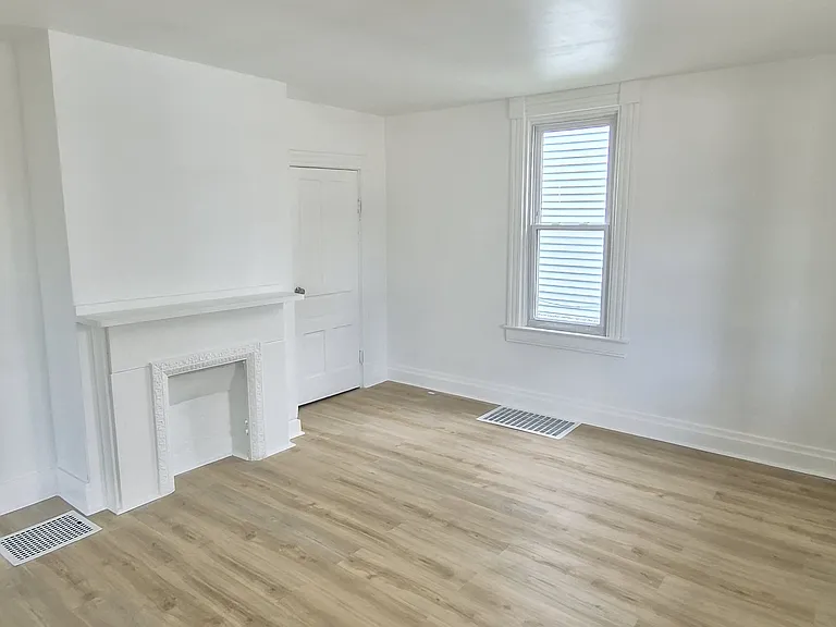 323 5th Ave #1 — Photo 4