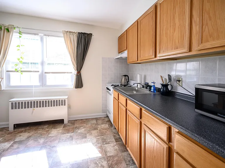 Oakmont Park Apartments — Photo 11