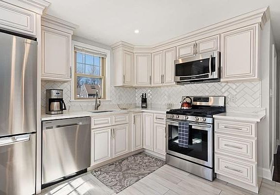 3rd image of 126 Arborway Dr