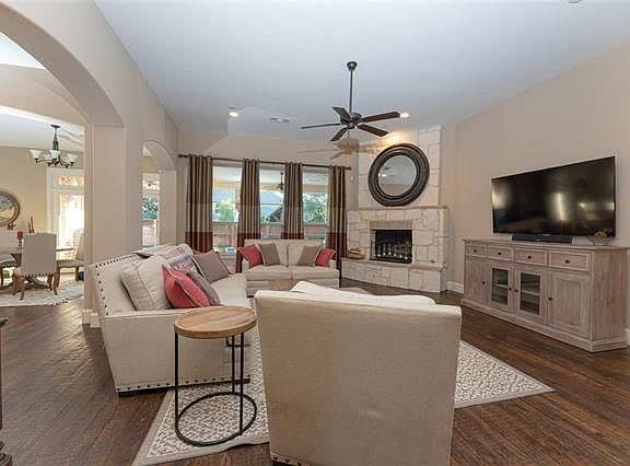 5th image of 7025 Mitchell Ct