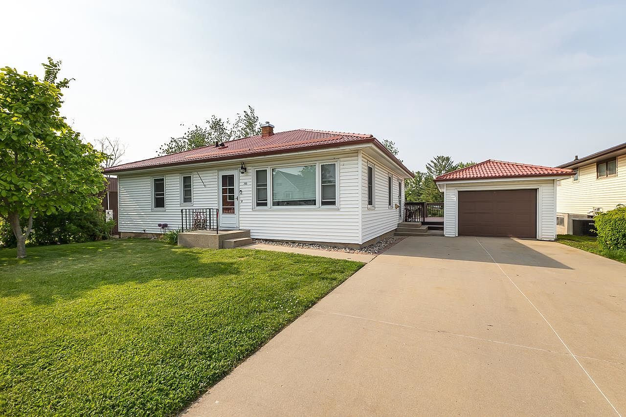 2155 Clarke Dr, Dubuque, IA 52001 Zillow