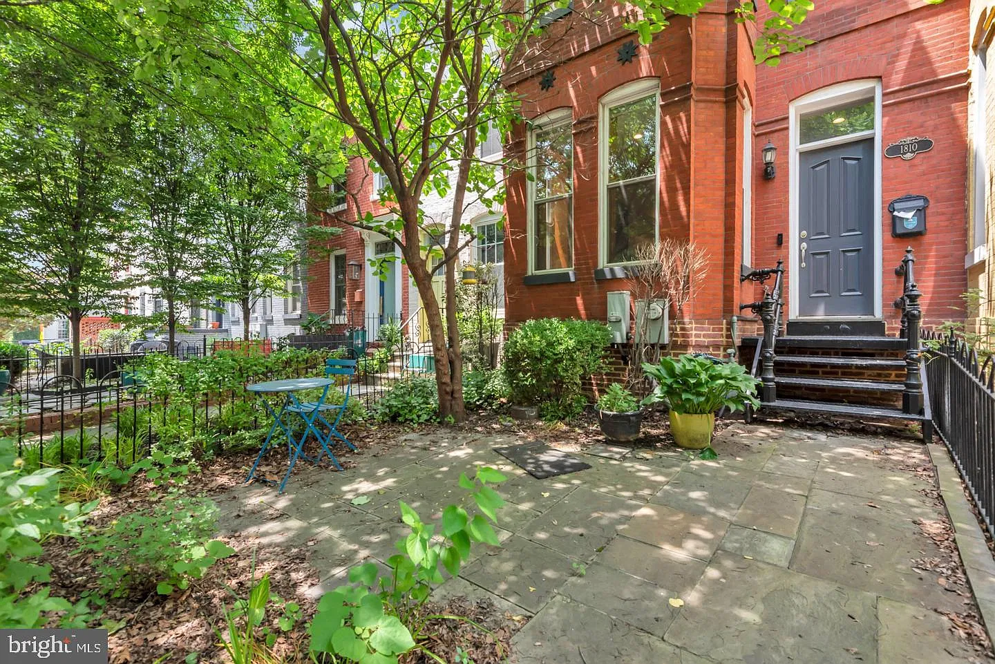 3 bed, 2.5 bath, 1748 sqft, $6,150 — Photo 3