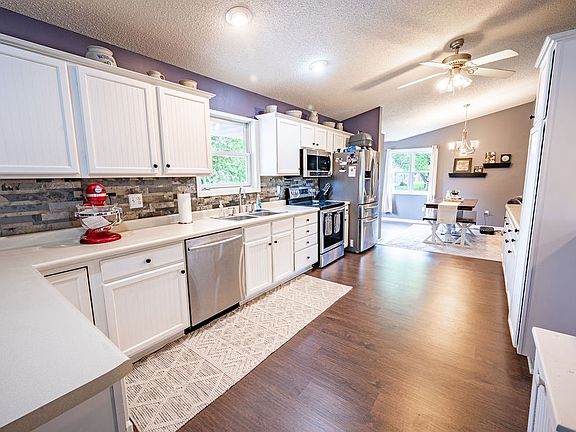 3rd image of 702 Campbell Street