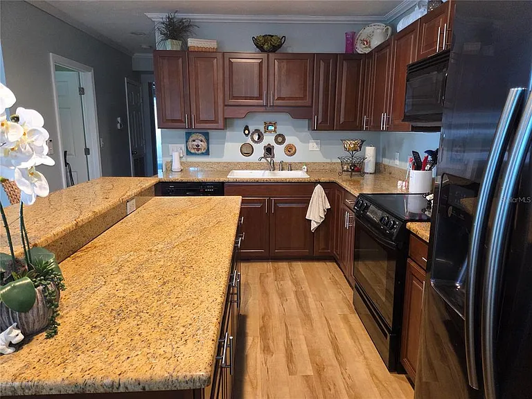 3157 Goldenrod St #B — Photo 4