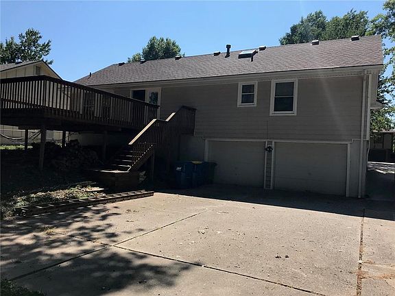 5th image of 1203 Canterbury Ln