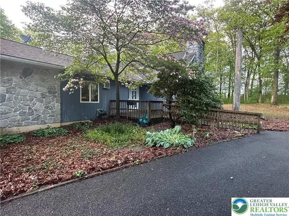 4252 Cedar Dr, Walnutport, PA 18088