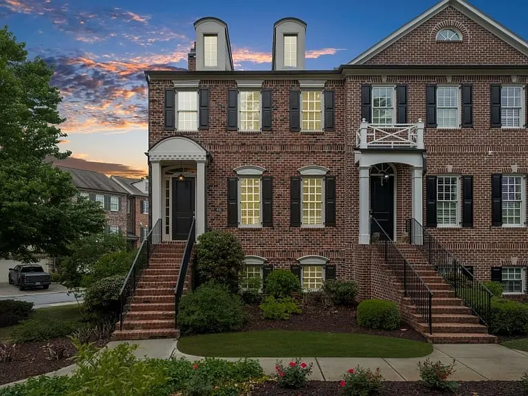 410 Rose Garden Ln — Photo 2