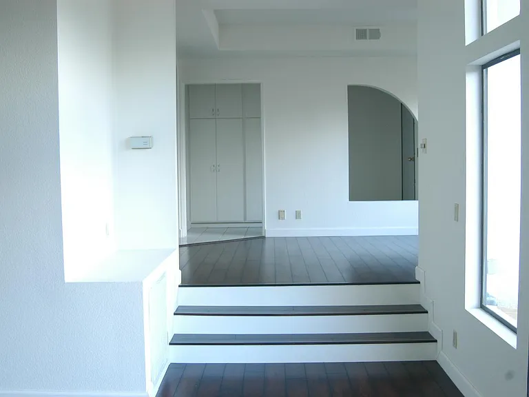 1425 Columbia Dr — Photo 3