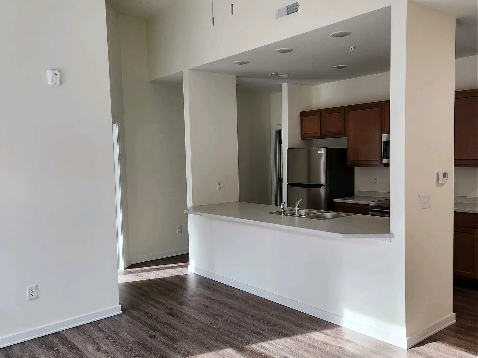 1 bed, 900 sqft, $985 — Photo 2