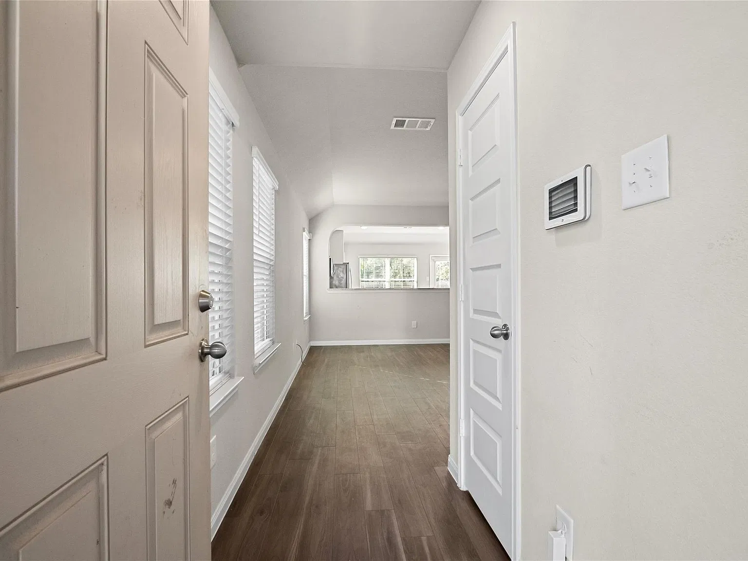 3 bed, 2.0 bath, 1418 sqft, $1,900 — Photo 3