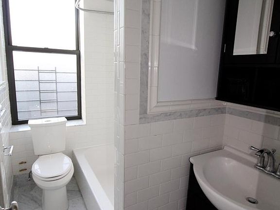 2nd image of 1115 Union St