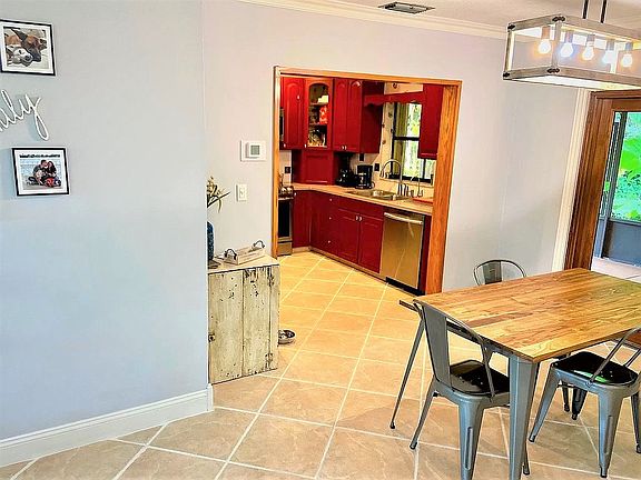 Kitchen & Dining area