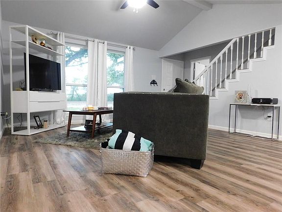 3rd image of 904 N Grand Ave