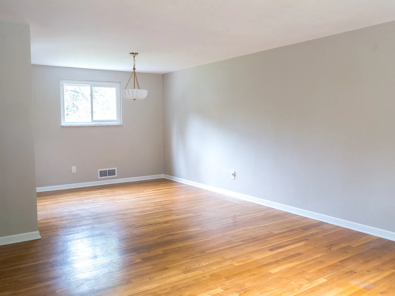 3 bed, 1.5 bath, 1309 sqft, $1,895 — Photo 3