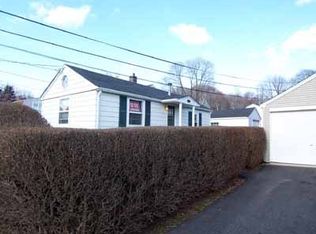 9 Center Ave, Middletown, RI 02842
