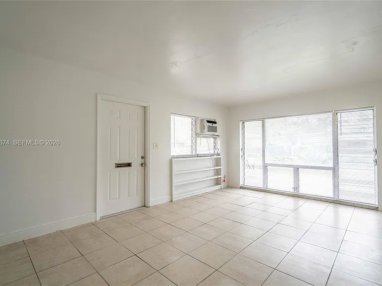 1812 NE 20th Ave #1 — Photo 6