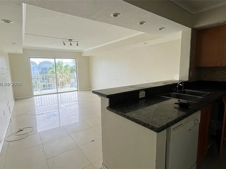 486 NW 165th Street Rd #B606 — Photo 3