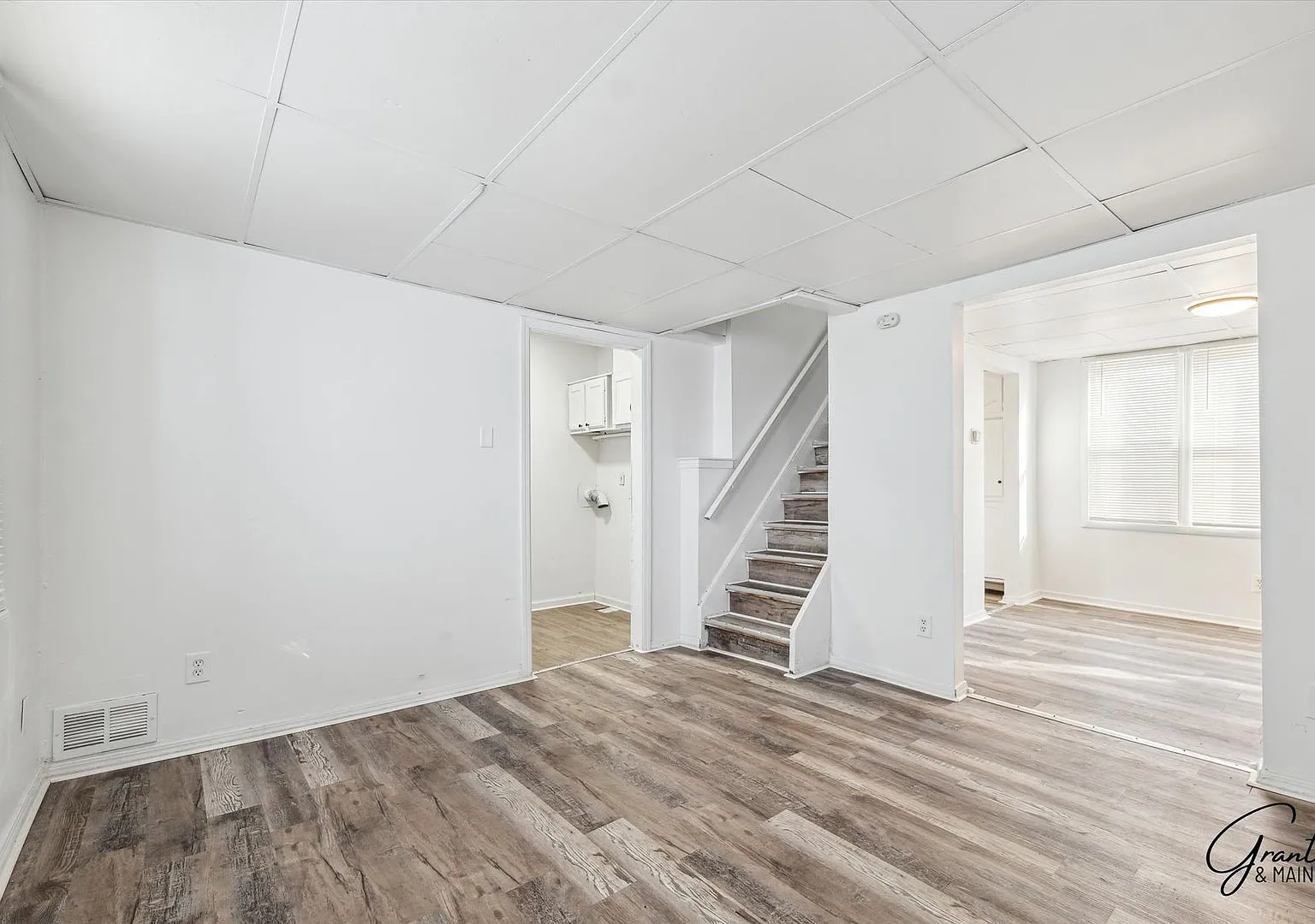 $1125 2 bed 1 bath is Warren — Photo 3