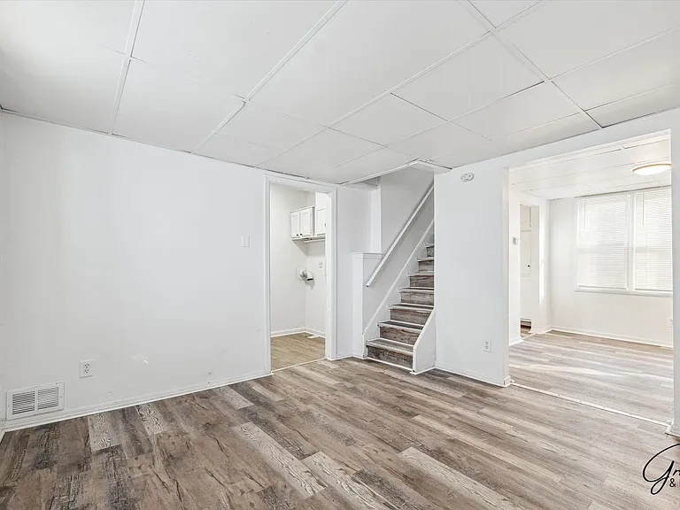 2615 Emmons Ave — Photo 3