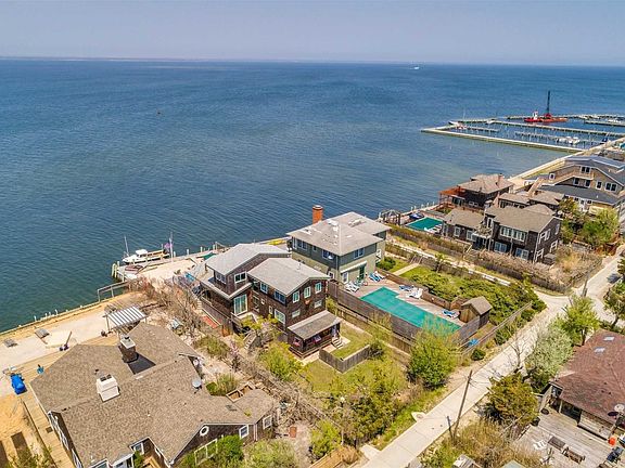 4th image of 325 Bay Walk