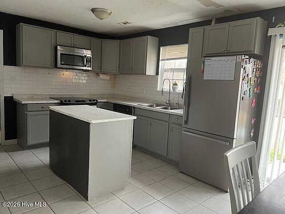 4th image of 452 Hunting Green Drive