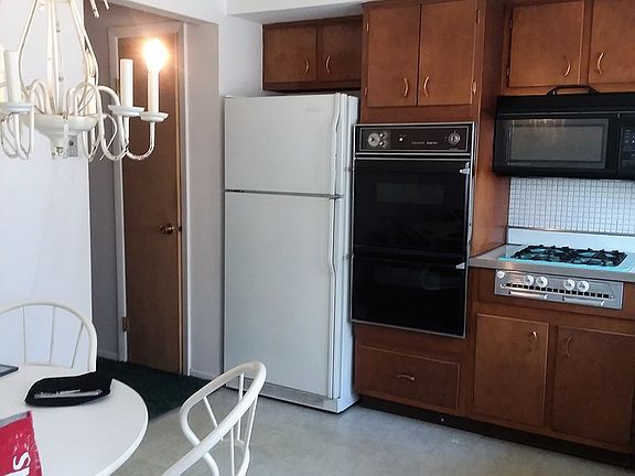 4th image of 5917 N California Ave