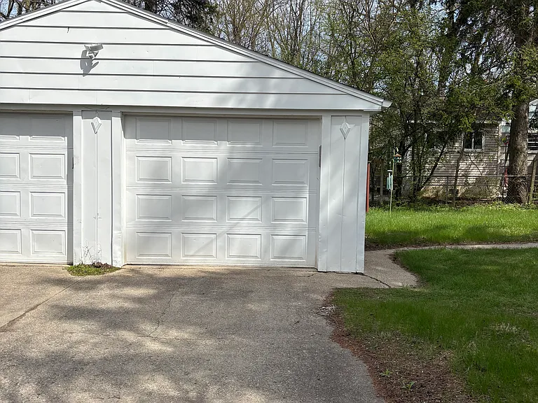 907 E Forest Ave — Photo 14