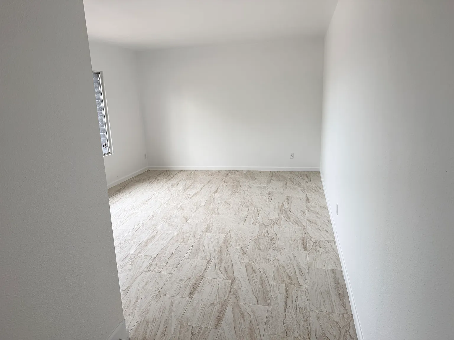 3 bed, 1800 sqft, $2,100 — Photo 4