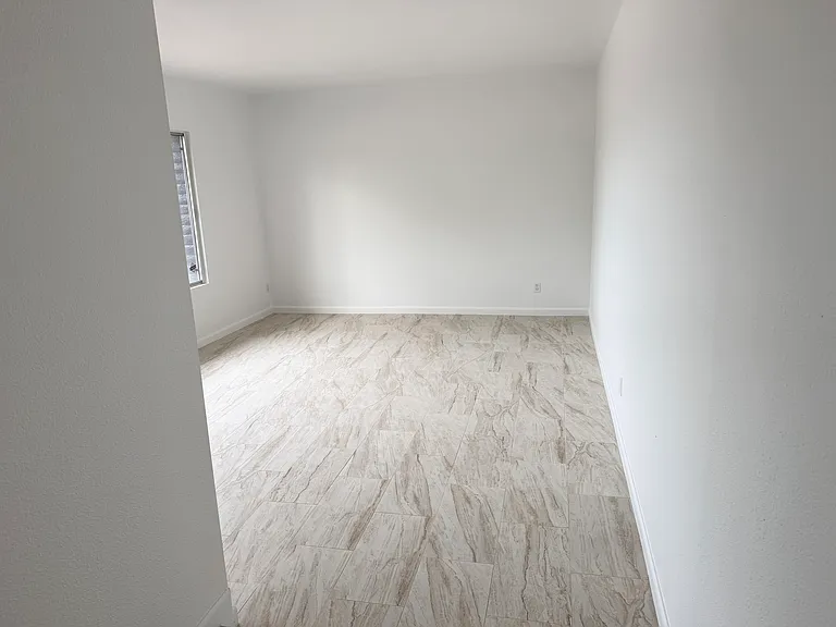 5817 W Tierra Buena Ln — Photo 4