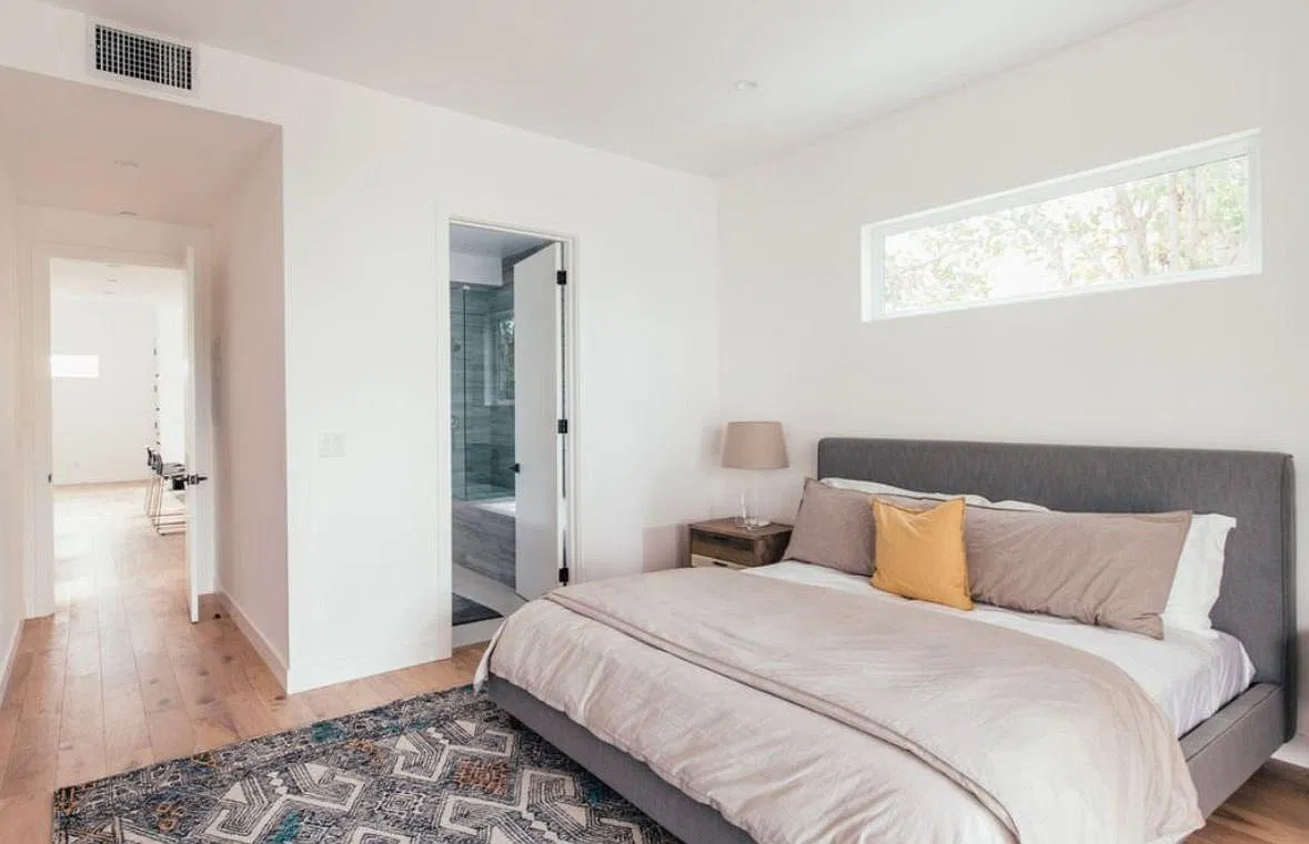 2851 S Sycamore Ave — Photo 4