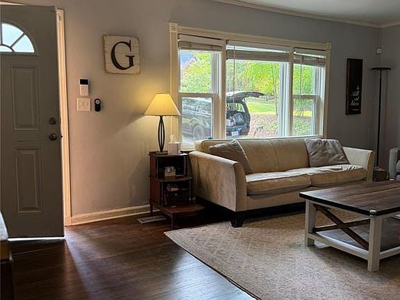 4th image of 1091 Walker Dr