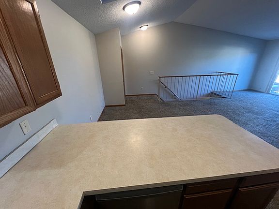 4th image of 695 Parkside Dr