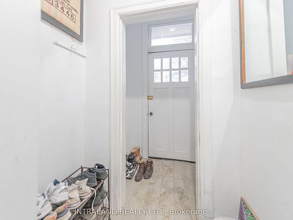 3rd image of 284 Lisgar St