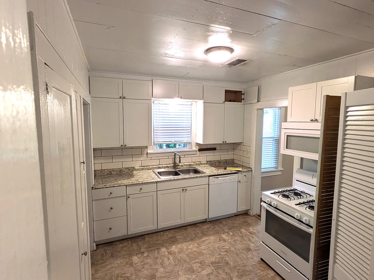 1 bed, 900 sqft, $1,415 — Photo 3