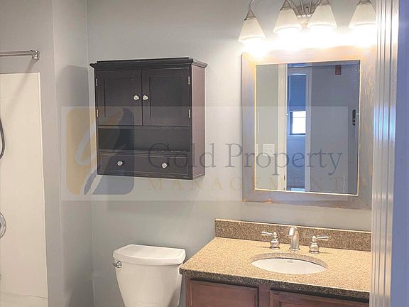 4th image of 11 Vila St #206