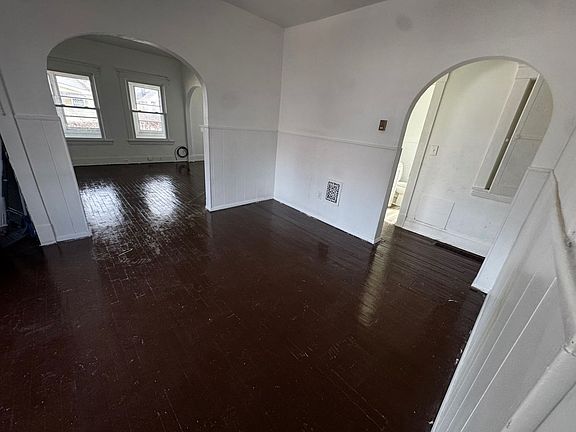 2nd image of 880 Stevenson Rd #Up