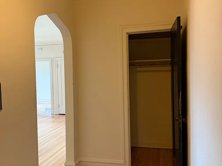 6838 S Jeffery Blvd — Photo 4