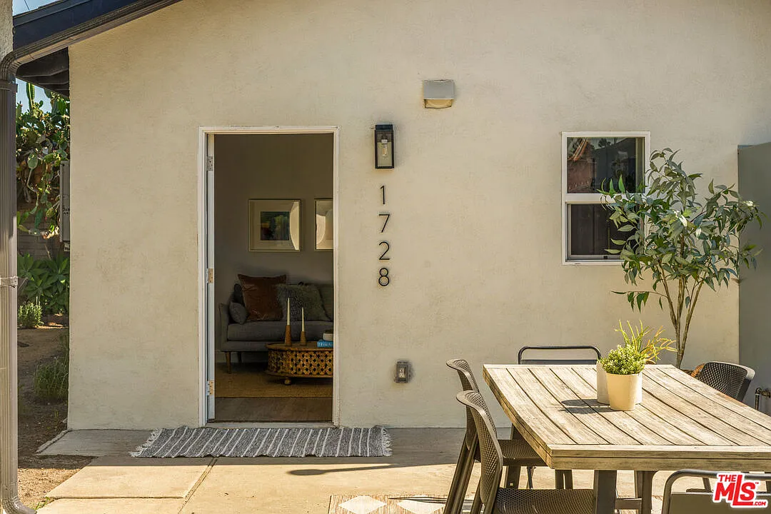 1 bed, 1.0 bath, $2,500 — Photo 1
