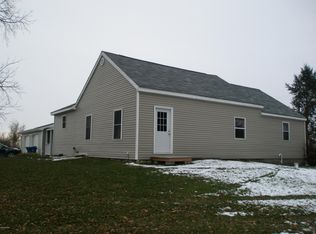 8006 W 32nd St, Fremont, MI 49412