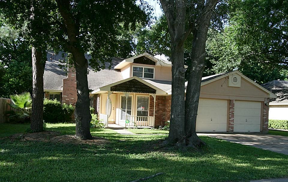 Great shade trees in a very quiet neighborhood...